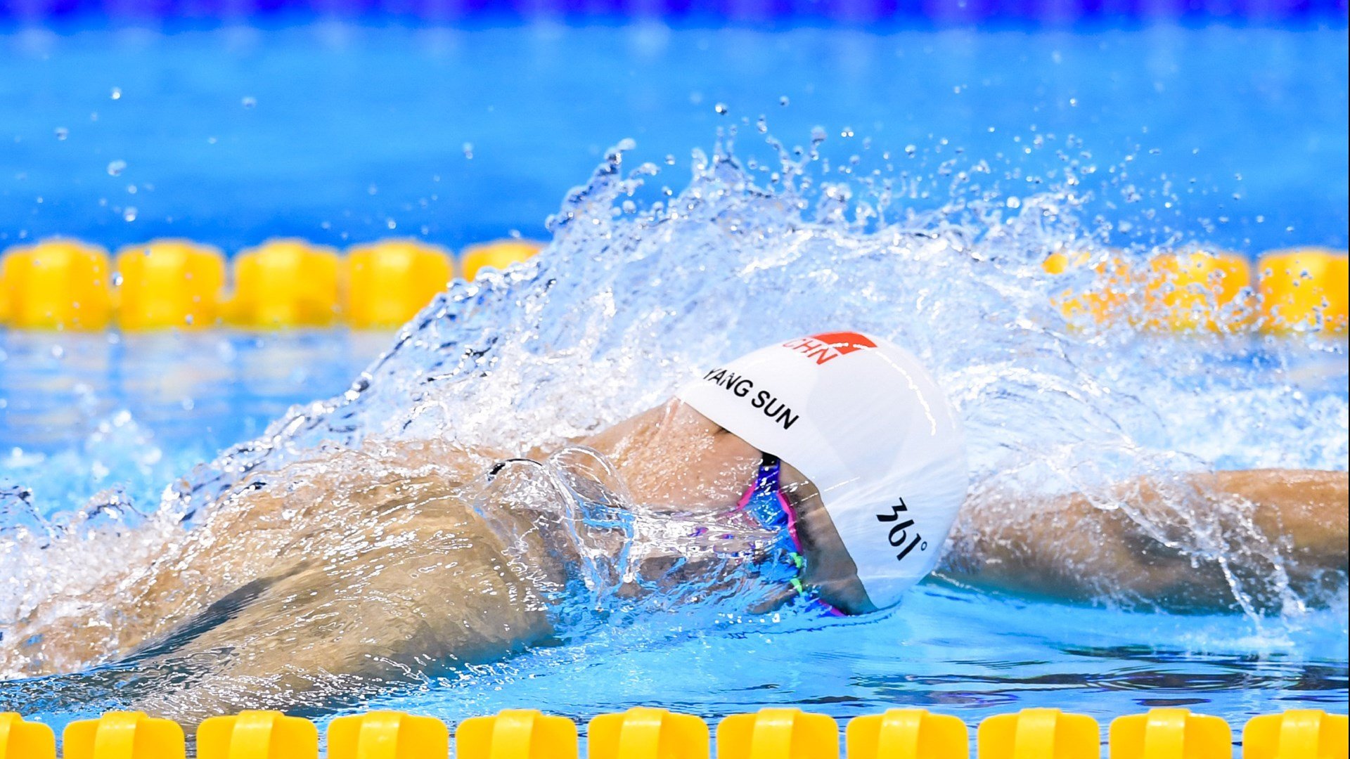 _运动员公益慈善赛：以运动传递爱心_，运动员做公益