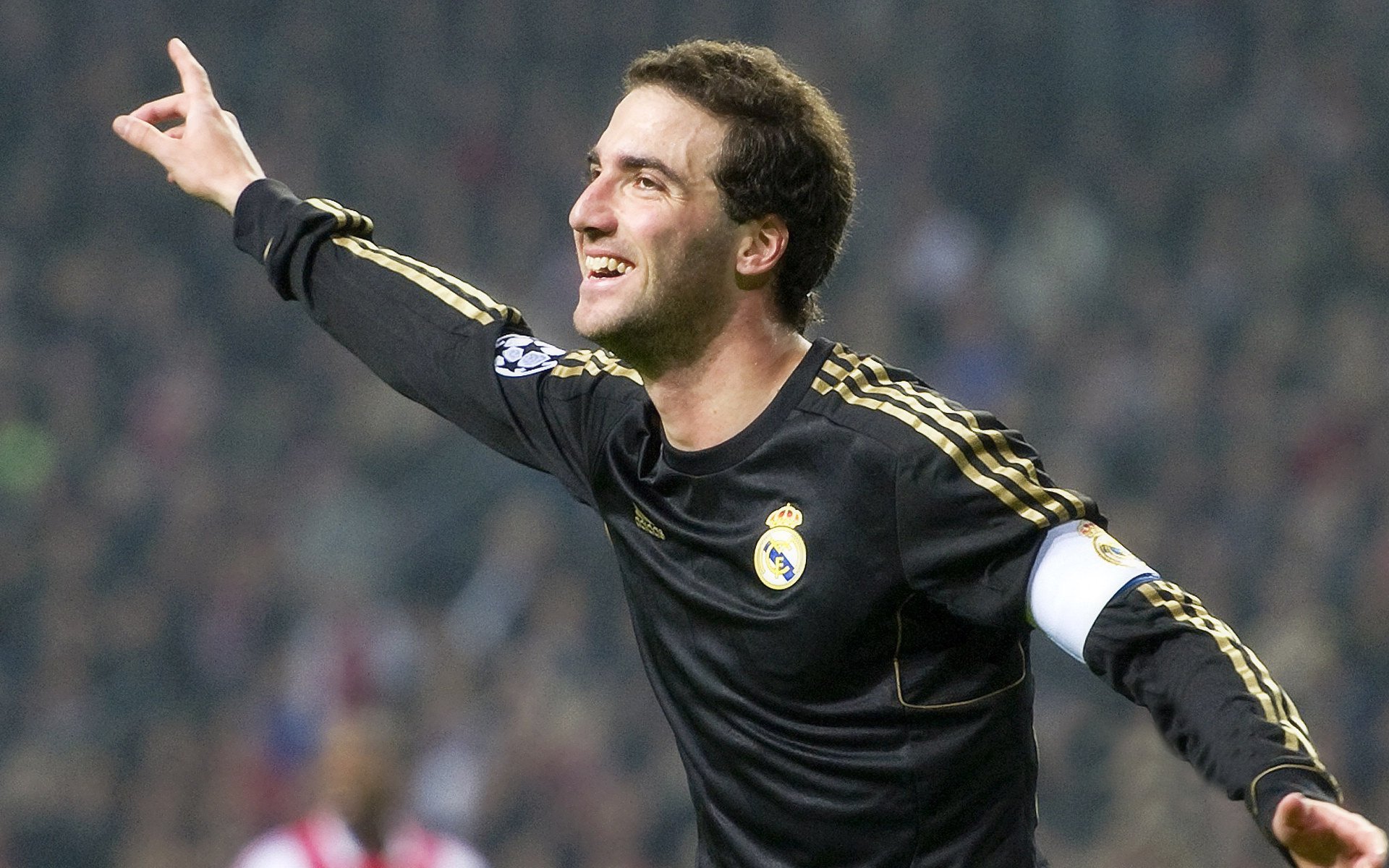 _运动员公益慈善赛：以运动传递爱心_，运动员做公益